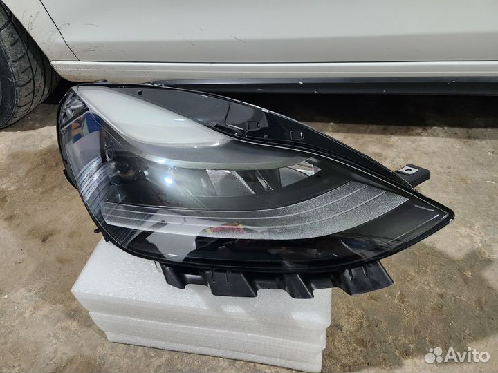 Фара tesla model y