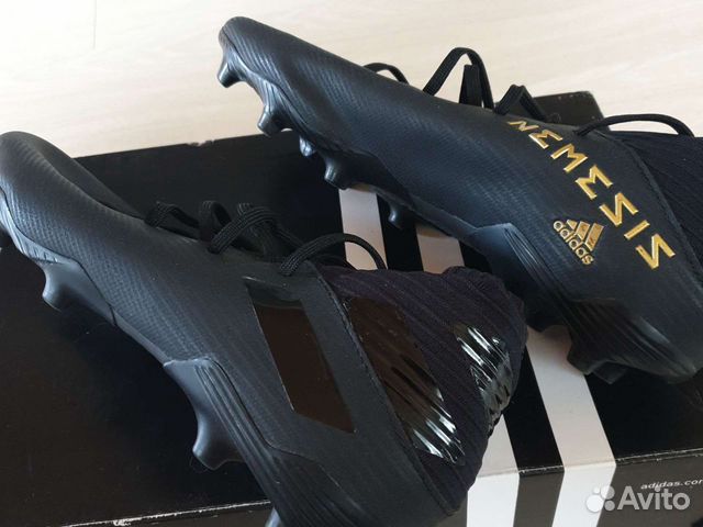 Футбольные бутсы adidas