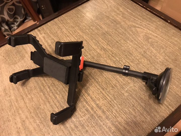 Держатель планшета в автомобиль