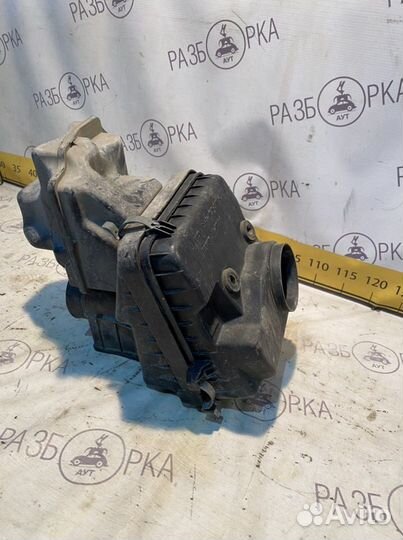 Корпус воздушного фильтра Mitsubishi Chariot