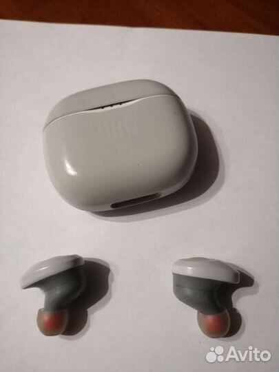 Беспроводные наушники jbl