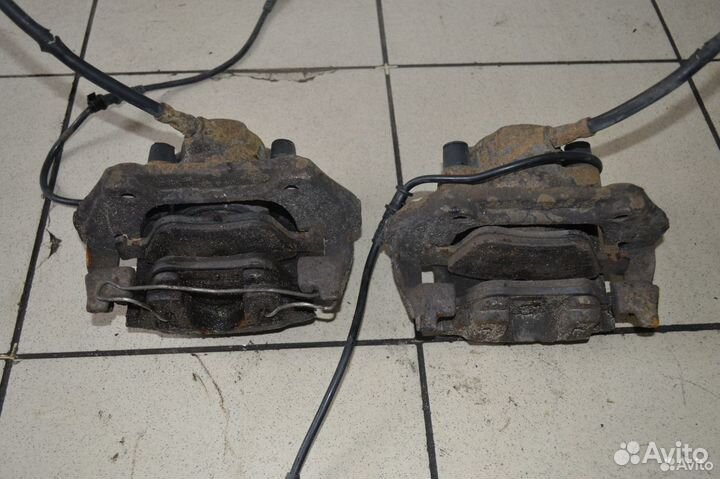 Тормозной суппорт передний правый Mercedes-Benz W2