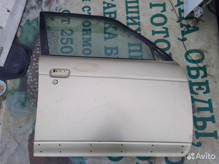 Дверь передняя правая Daihatsu Pyzar