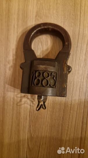 Антиквариат:замок и весы