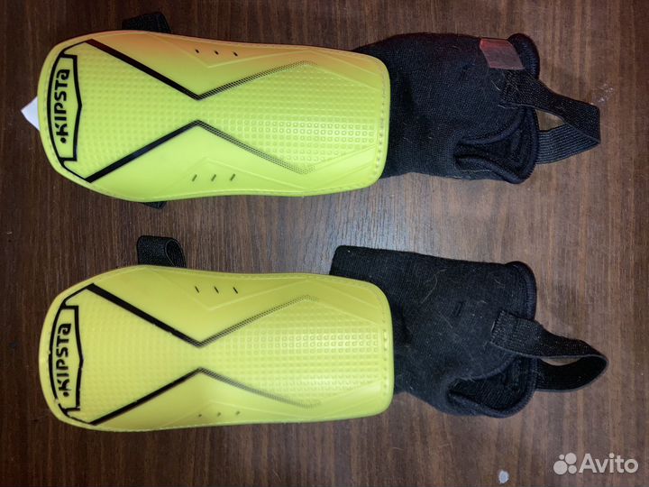 Футбольные щитки и гетры