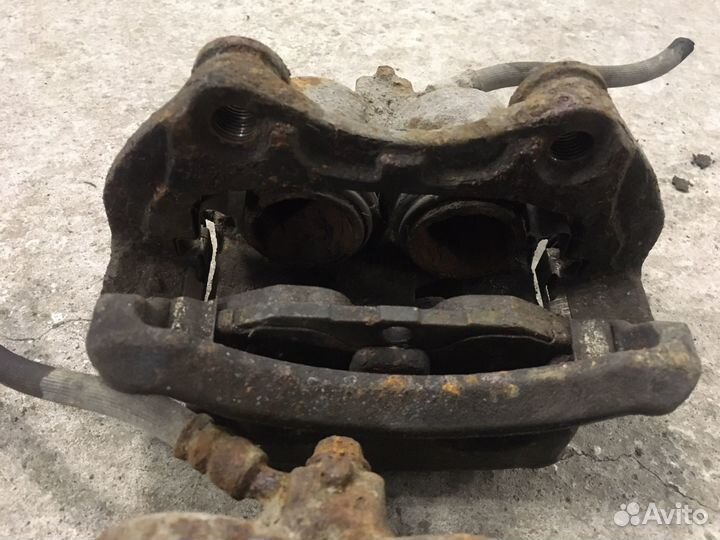 Суппорт передний Nissan Maxima A33 (4609)