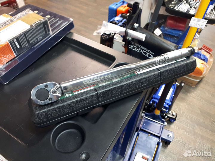 Динамометрический ключ 1/2 28-210Нм Rockforce