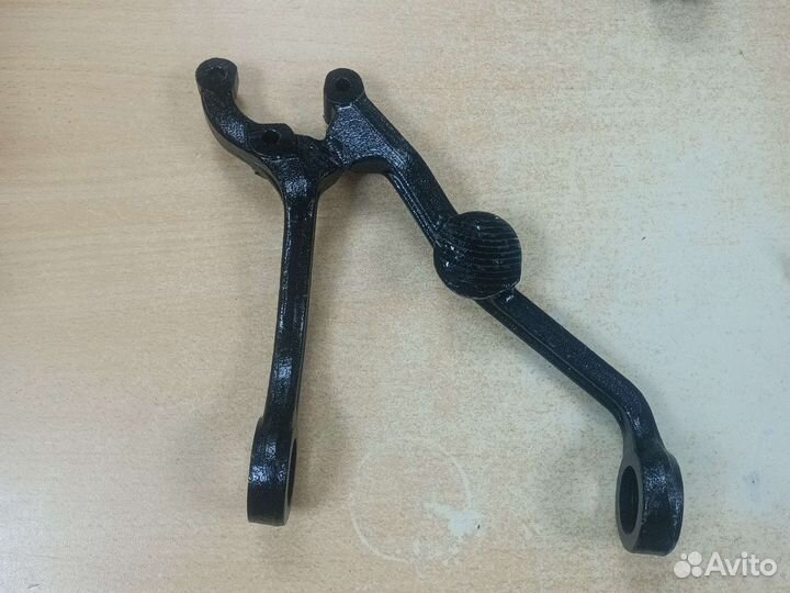 Рычаг верхний правый Ваз 2121