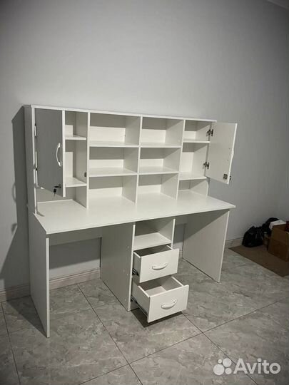 Письменный стол