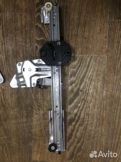 Стеклоподъёмник электро передний Sandero 2 Logan 2