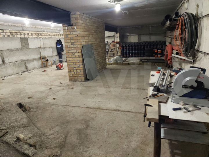 Гараж, > 30 м²