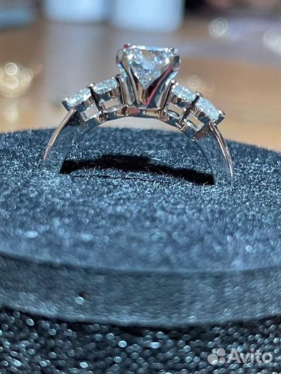 Кольцо золотое с бриллиантом