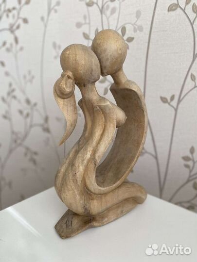 Статуэтка из дерева