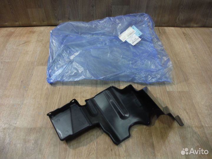 Дефлектор радиатора правый Pajero Sport 3 2016