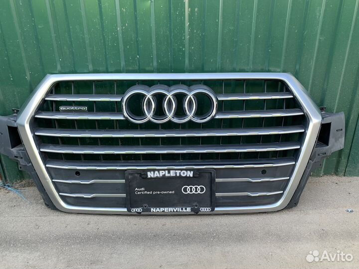 Решеткиа радиатора Audi Q7
