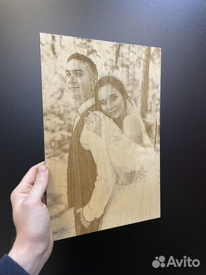 Портрет по фото на натуральном дереве