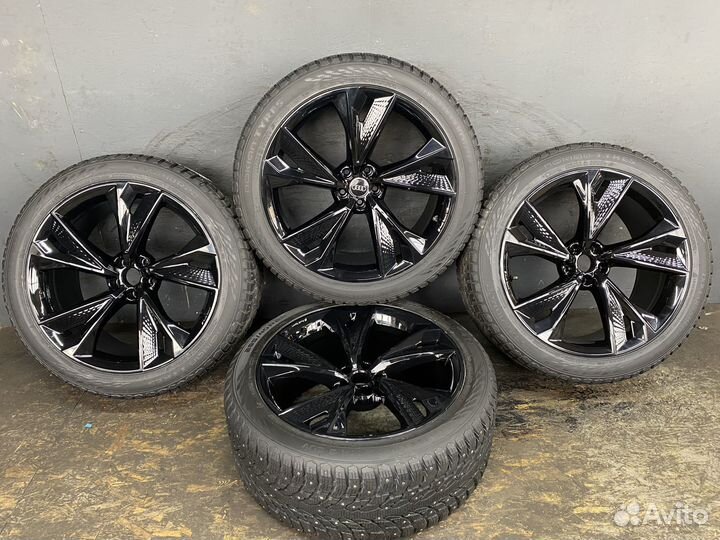 Оригинальные колеса на Audi Q8 / RSQ8 R22
