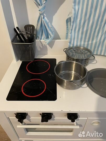 Детская кухня IKEA с посудой