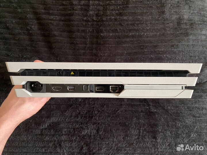 Sony Playstation 4 pro white