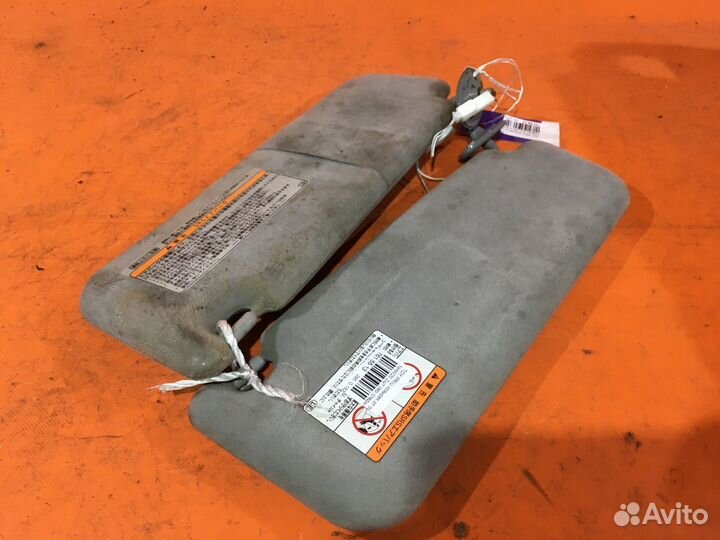 Козырек Toyota Prius NHW20