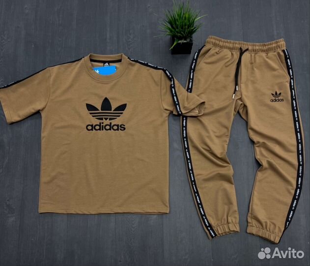 Весенний спортивный костюм Adidas