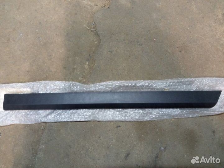 Молдинг двери задний левый Volkswagen Passat B6