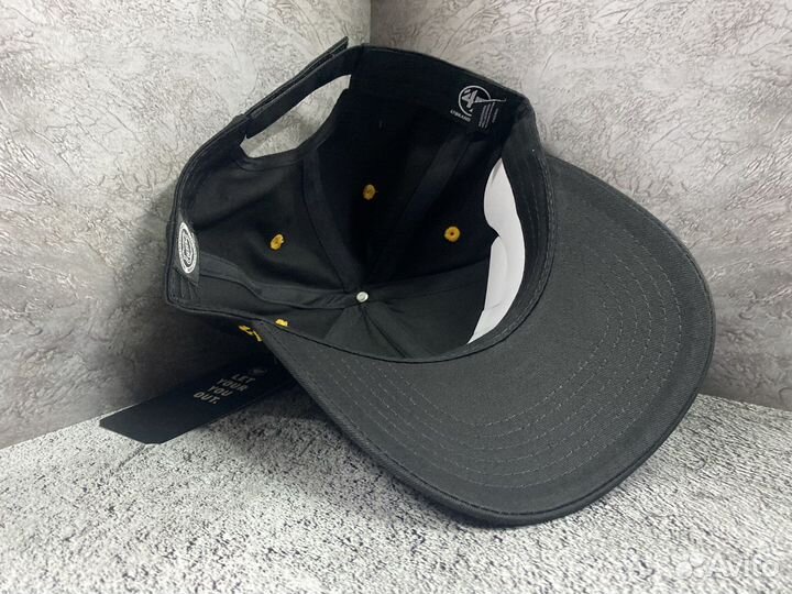 Бейсболка NHL Питтсбург с желтыми люверсами