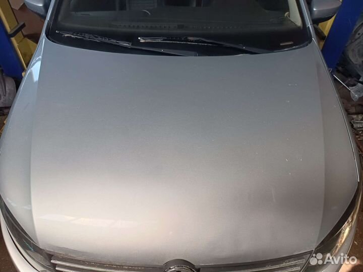 Капот на Volkswagen Polo 2014 г