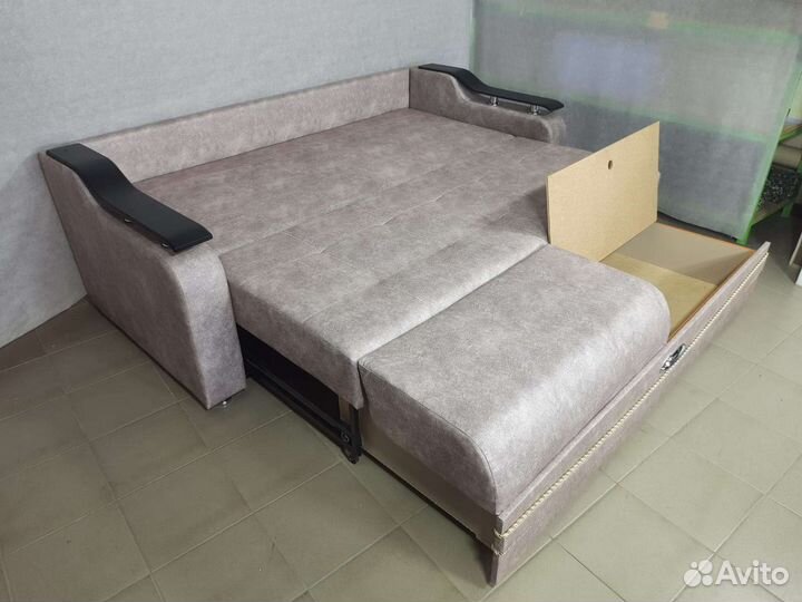 Диван на металлокаркасе