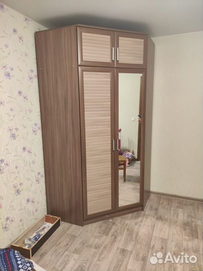 Шкаф угловой двухстворчатый 