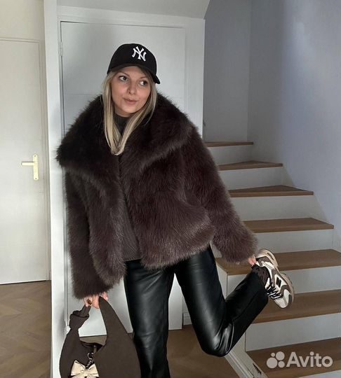 Трендовая шуба короткая