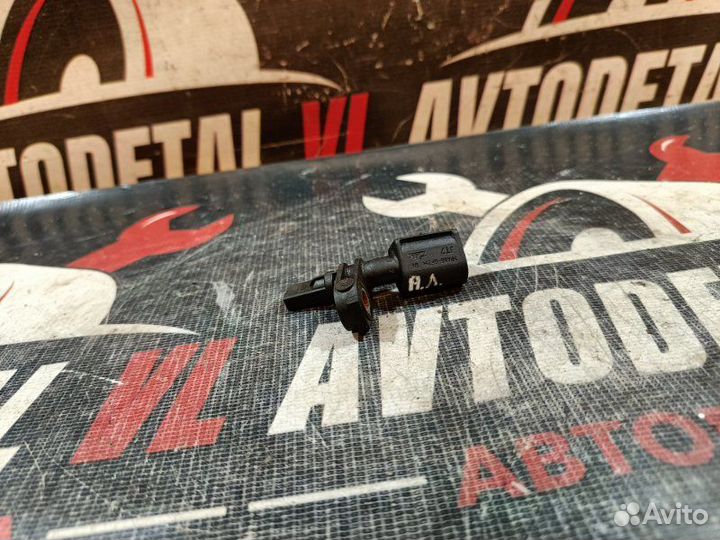 Датчик ABS передний правый Skoda Rapid