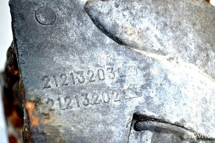 Кронштейн крыла ведущего моста, задний правый volv