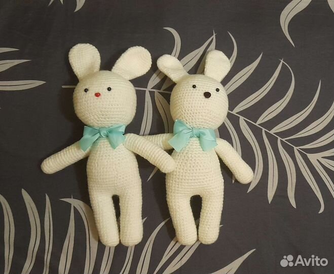 Зайка игрушка вязанная