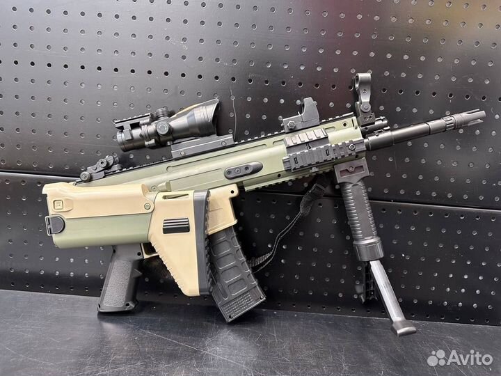 Автомат Scar-L на орбизах