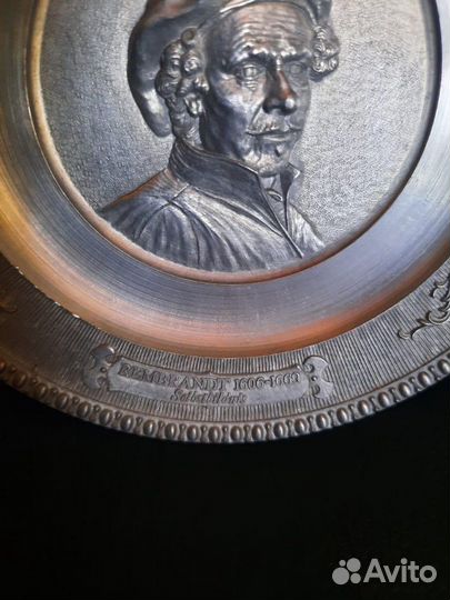 Настенная тарелка