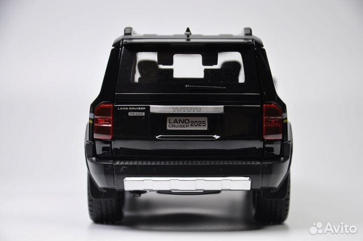 Модель авто Toyota Land Cruiser Prado 250 1:24 мет