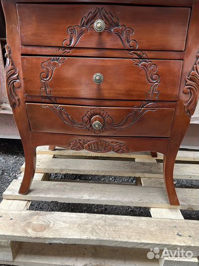 Тумбочка прикроватная