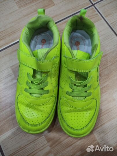 Кроссовки женские