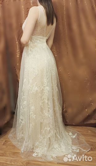 Свадебное, вечернее, платье со шлейфом.новое