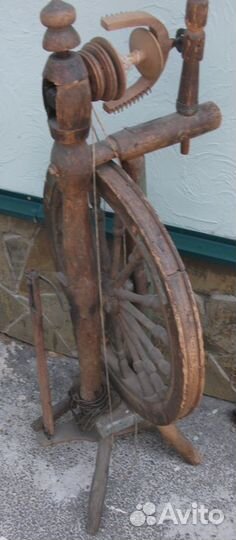 Прялка ручная с колесом