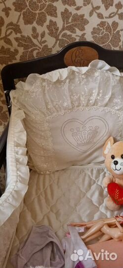 Детская кроватка с маятником и ящиком