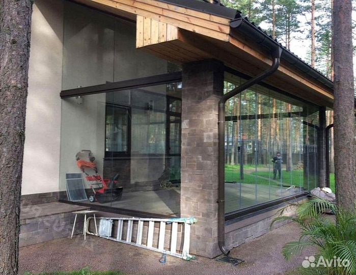 Безрамное раздвижное остекление