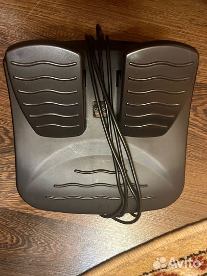 Игровой руль с педалями