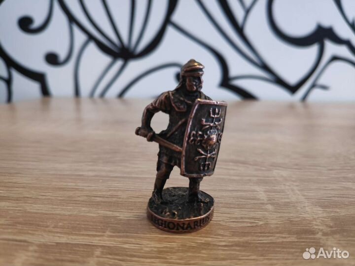 Фигурки исторических героев разных эпох и стран