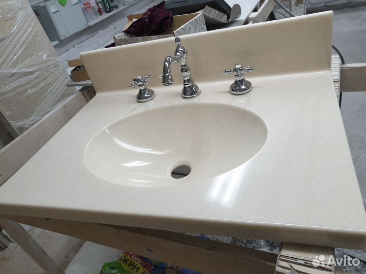 Акриловая столешница в ванную на заказ