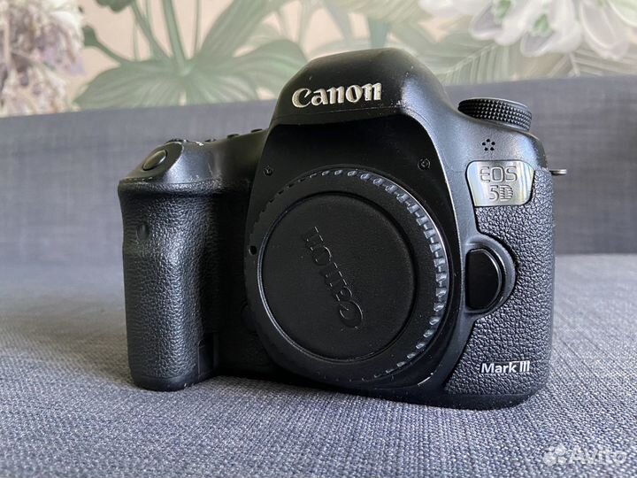 Продам фотоаппарат Canon 5 d mark iii