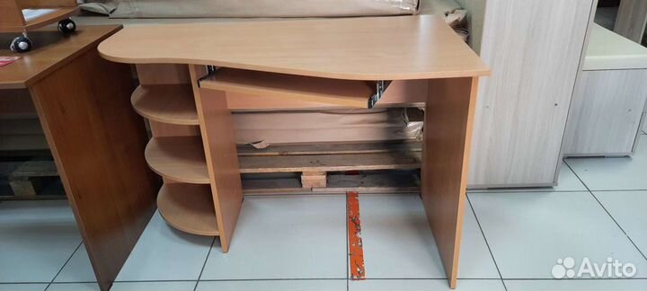 Компьютерный стол маленький