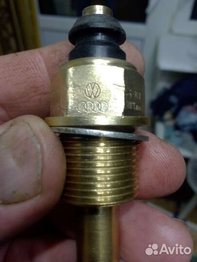 Датчик температуры масла ауди 035 919 521 В