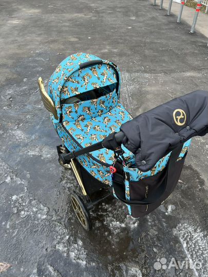 Cybex Lux Carrycot Priam III by Jeremy Scott